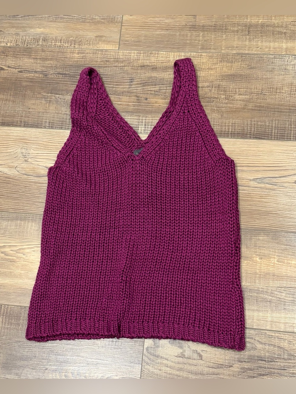 Banana Republic V-Neck Sleeveless knit 100% cotton Sweater in Berry purple